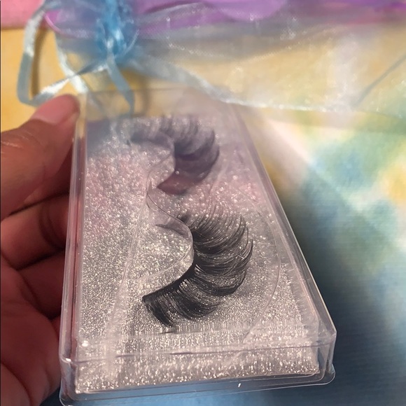 💜False strip eyelashes (HBIC💅🏾) - Picture 4 of 4